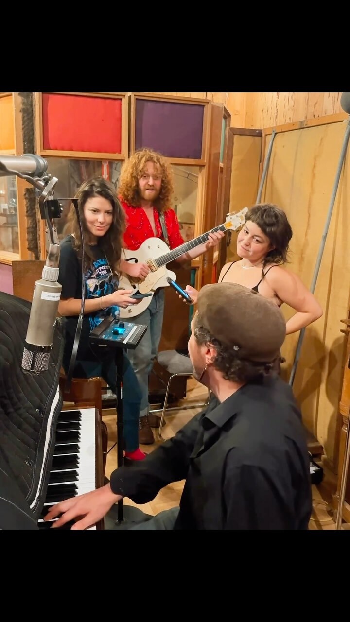 Instagram - 2200studio